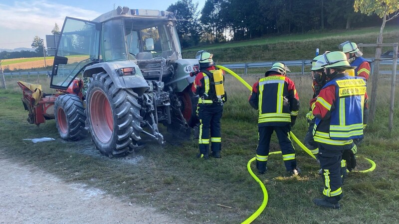 Die Freiwillige Feuerwehr löschte am späten Donnerstagnachmittag einen brennenden Traktor.