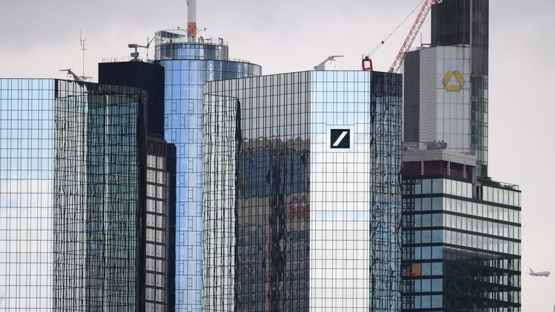 Die Deutsche Bank und die Commerzbank nehmen Gespräche über eine mögliche Fusion auf.