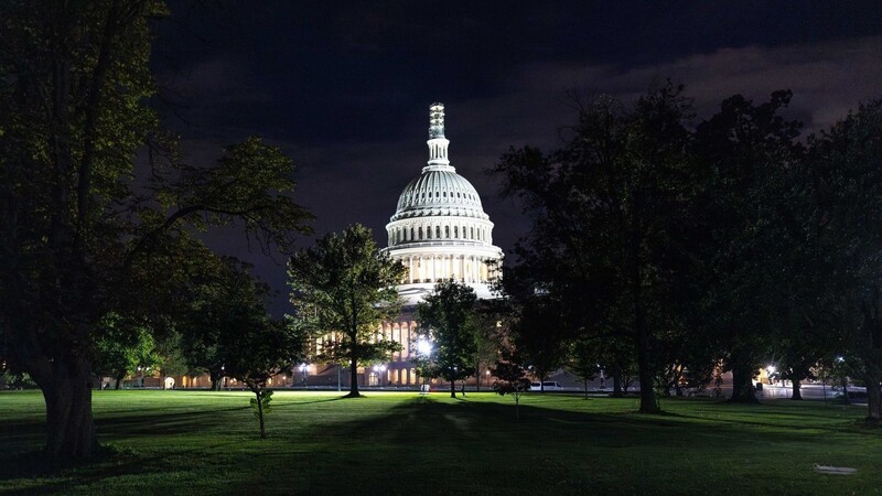 Der US-Kongress hat einen befürchteten Stillstand der Regierungsgeschäfte nur kurz vor Ablauf der Frist voraussichtlich abgewend