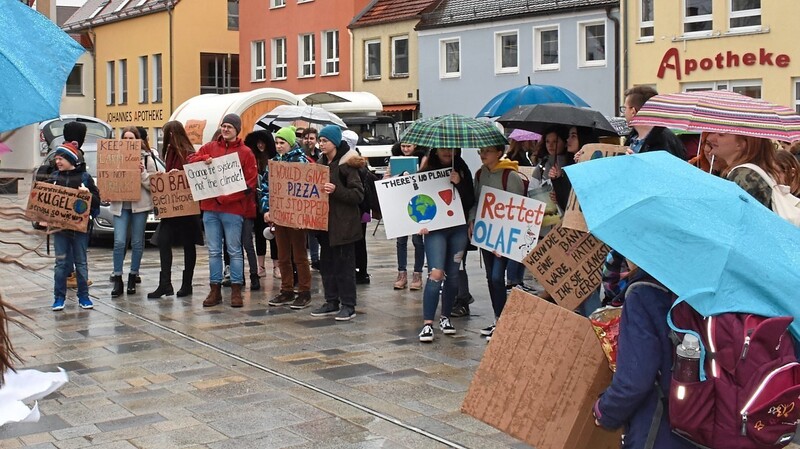 Der Regen hielt die Demonstranten nicht davon ab, auf dieses wichtige Thema aufmerksam zu machen.