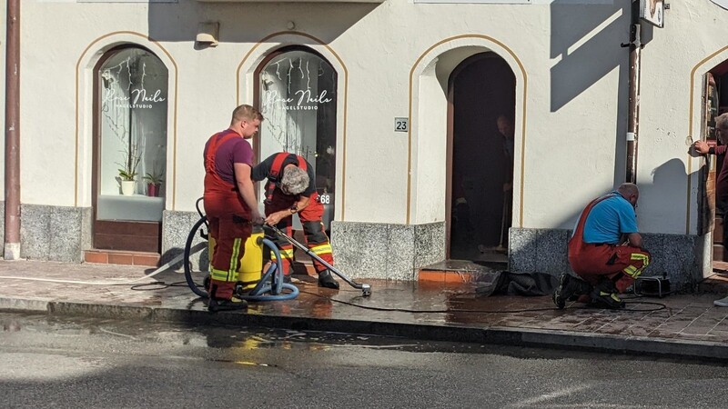 Zu einem Wasserschaden wurde am Sonntag gegen 15.15 Uhr die Freiwillige Feuerwehr Moosburg in die Straße "Auf dem Gries" gerufen.