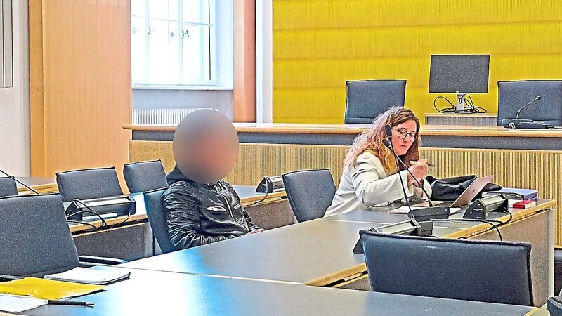 Rechtsanwältin Susanne Rechenbach-Auerswald (rechts) fragte gezielt nach, wie aussagekräftig die DNA-Testergebnisse ihres Mandanten in dem Verfahren sind.