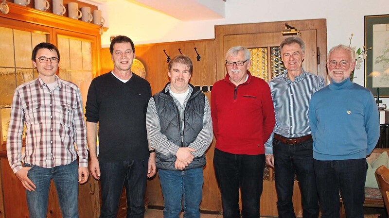 Die Vorstandschaft wurde nach den Neuwahlen wieder im Amt bestätigt. Von links: Andreas Sachsenhauser, Alfons Gahr, Vorstand Josef Köglmeier, Ludwig Schmaus, Gerhard Dachs, Josef Röhrl.
