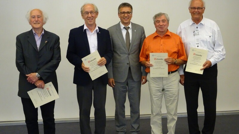 Zur Verabschiedung gab es Urkunden: Maximilian Sailer, Wilhelm Lindinger, Stefan Pielmeier, Michael Ruhland und Ludwig Wargitsch (von links).