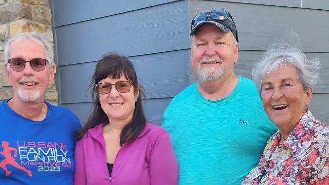 Das Ehepaar Gerry Wanner und Karin Ahlman, Mike Ahlman und Martha Speckmaier (von links) bei ihrem Treffen im US-Bundesstaat Washington - über 8.000 Kilometer von Straubing entfernt.