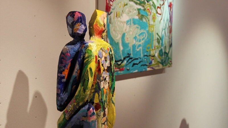 Ob Skulptur oder Gemälde: Terence Carrs Werke sind von Farbe bestimmt.