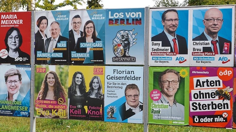 Seit Wochen lächeln die Kandidatinnen und Kandidaten der Parteien zur Landtags- und Bezirkswahl schon von den Plakatwänden.