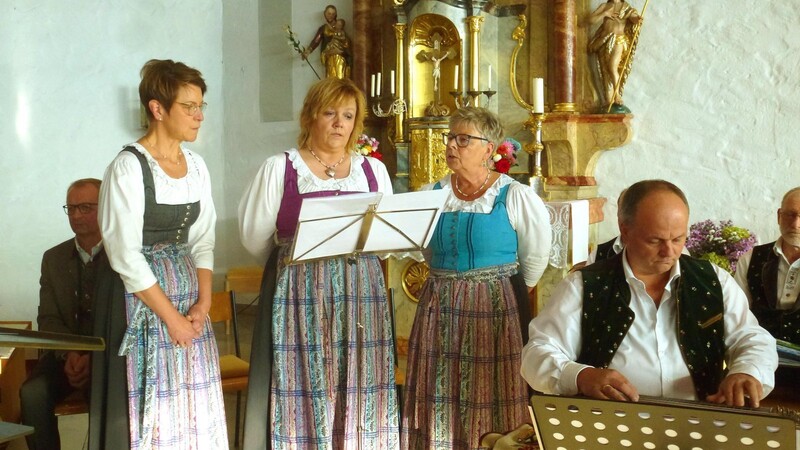Karin Wellisch, Martina Hausladen und Evi Gierstl zeigten sich dankbar für "25 Jahre Regental Gsangl".