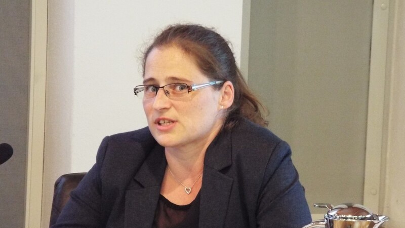Die kommissarische stellvertretetende Jugendamtsleiterin Juliane Grämer stellte ein Konzept zur Sicherstellung der Ersatzbetreuung in der Kindertagespflege vor.