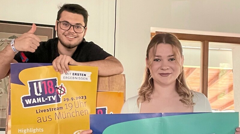 Martin Holzapfel und Luisa Grabner von der KLJB Parkstetten gehören zum Organisationsteam, das die U-18-Wahl für die Jugendlichen in Parkstetten organisiert hat.