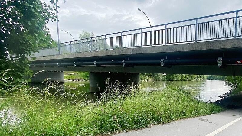Im Zuge der Sanierung der beiden Isarbrücken im Bereich der Konrad-Adenauer-Straße sollen die Fuß- und Radwegunterführungen künftig aus Sicherheitsgründen breiter geplant werden, fordert die IG Mitterwöhr.