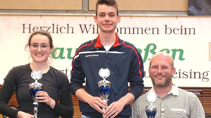 Die Gewinner bei der Siegerehrung (v. l.): Lea Kleesattel, Sascha Bauer und Stephan Trostl.