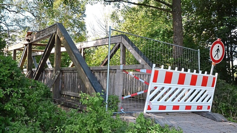 Seit dem 27. September ist die Brücke von der Buja-Allee in Richtung Schwimmbad-Parkplatz gesperrt.