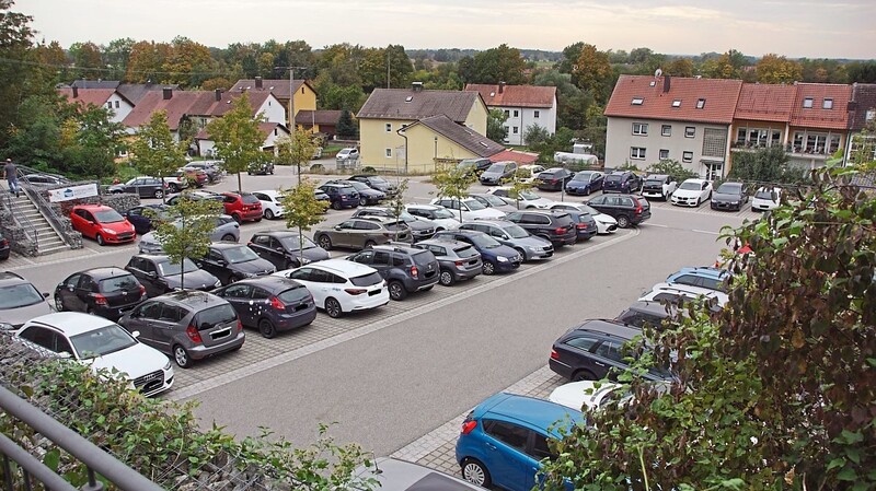 Der Hauptparkplatz vor der Kreisklinik Wörth.