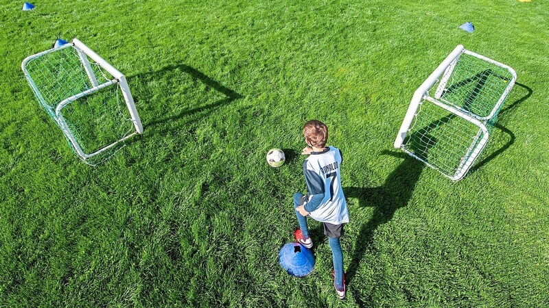 Kleinere Spielfelder und kleinere Tore: Die neue Form des Kinderfußballs soll den Schwerpunkt auf Spielfreude, Dribblings und spielerische Lösungen legen. Der Spaß soll in den unteren Altersklassen im Vordergrund stehen.