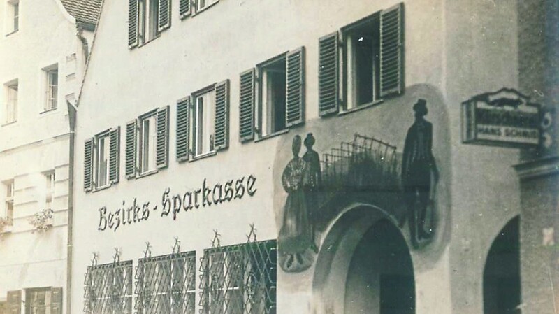 Die Bezirks-Sparkasse folgte auf das frühere Wagner Ott-Anwesen. Hier eine undatierte Aufnahme des Gebäudes.