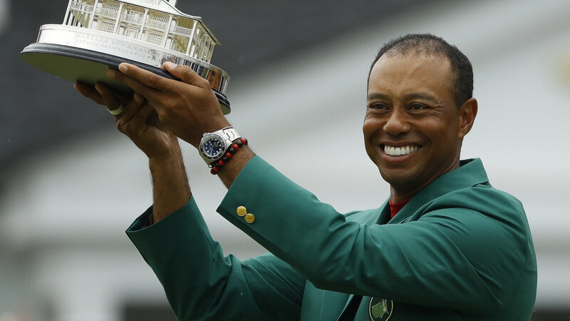 IM GRÜNEN JACKETT: Tiger Woods meldet sich mit dem Sieg im Masters eindrucksvoll in der Golf-Szene zurück.