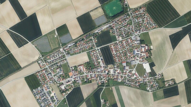Die Gemeinde Otzing aus der Luft betrachtet.