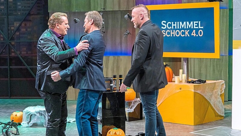 Sandro Heindl (rechts) und Peter Richter haben einen Deal mit Ralf Dümmel (links). Er steigt bei Schimmelschock 4.0 mit ein und öffnet damit einen riesigen Markt im In- und Ausland.