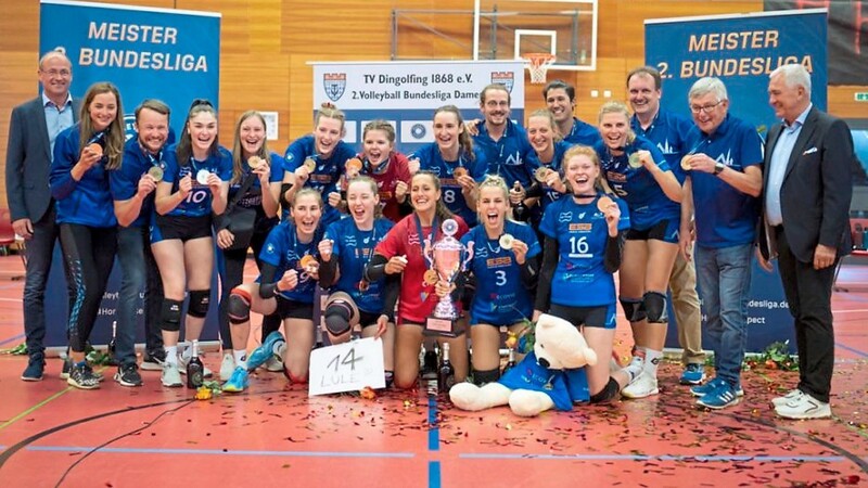 Mannschaft des Jahres in Niederbayern 2022: Die Volleyballerinnen des TV Dingolfing als Meister der Zweiten Bundesliga Süd 2021/22.