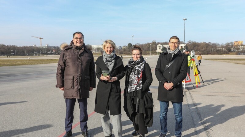 V.l.: MVG-Chef Ingo Wortmann, Bürgermeisterin Katrin Habenschaden, Baureferentin Jeanne-Marie Ehbauer, Projektleiter Markus Unterreiter.