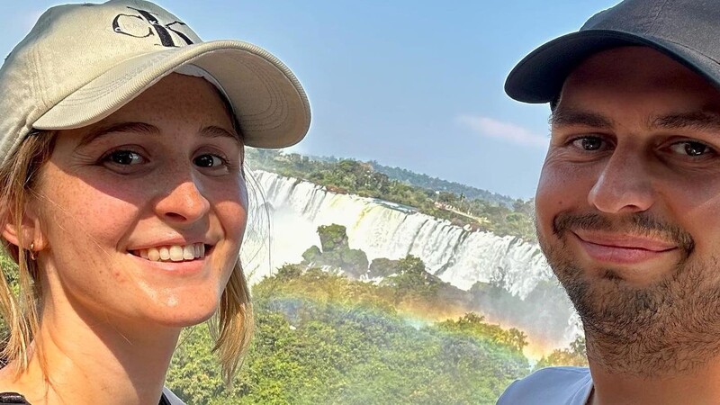 Alessa Kiendl und Valentin Ullrich bei den Iguazú-Wasserfällen.
