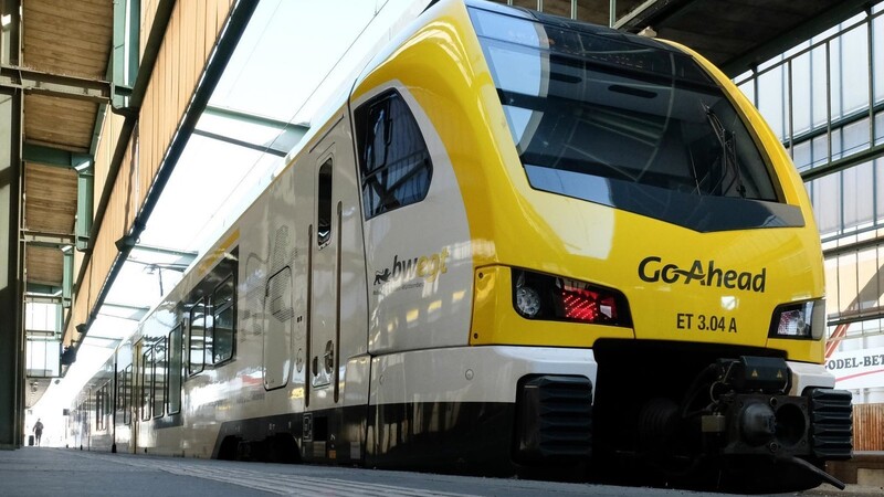 Ein Zug des Bahnunternehmens Go-Ahead steht am Stuttgarter Hauptbahnhof. Fahrgäste haben auf der Strecke zwischen Stuttgart und Nürnberg diesen Sommer eine Horror-Fahrt durchleiden müssen.