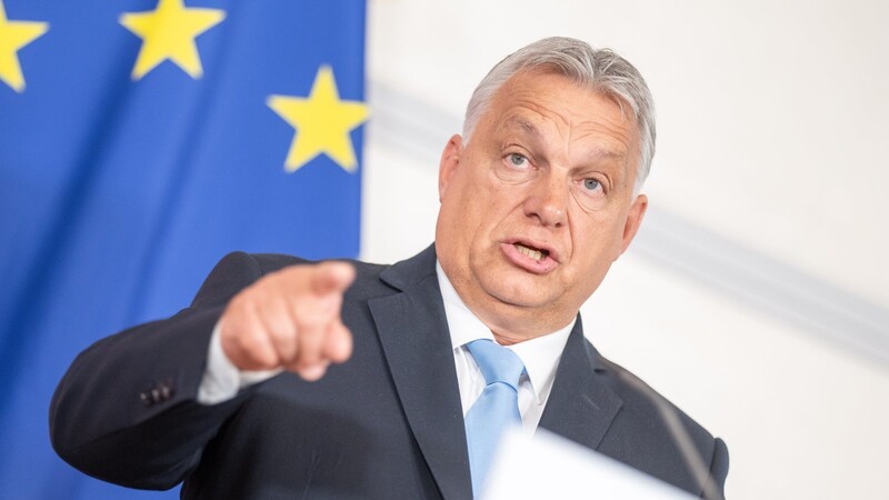 Ungarns Ministerpräsident Viktor Orbán soll bislang blockierte EU-Milliardengelder erhalten, wenn er seinen Widerstand gegen neue Ukrainehilfen aufgibt. Jetzt wächst Kritik an dem Deal.