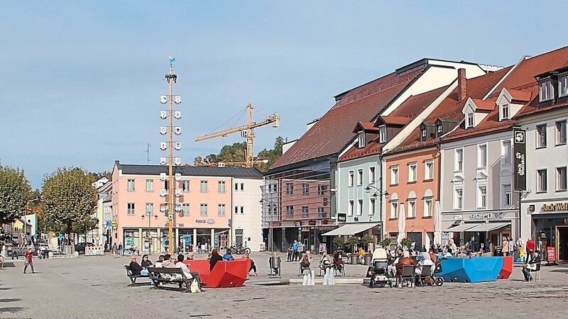 Die "gute Stube" der Stadt, der Obere Stadtplatz, soll künftig nicht nur barrierefrei, sondern auch deutlich attraktiver gestaltet werden.