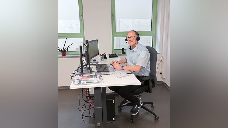 Werner Sagmeister ist nicht nur Leiter des Krisendienstes in Niederbayern. Regelmäßig hilft er auch im Telefondienst mit oder ist Teil eines AWF-Teams bei einer persönlichen Krisenintervention vor Ort.