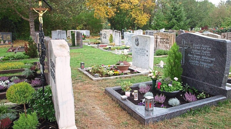 In Zukunft fallen höhere Gebühren für den Friedhof an.