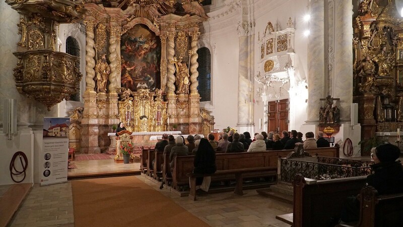 In der Abtei Seligenthal sprach zum Auftakt der diesjährigen Vortragsreihe Jesuitenpater Karl Kern.