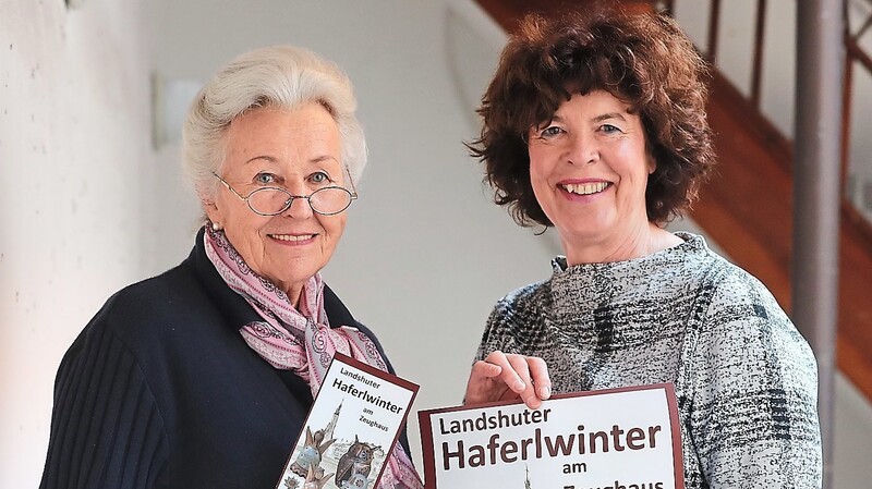 Monika Wohlgemuth (links) und Barbara Gandorfer freuen sich über viele Besucher beim Haferlwinter.
