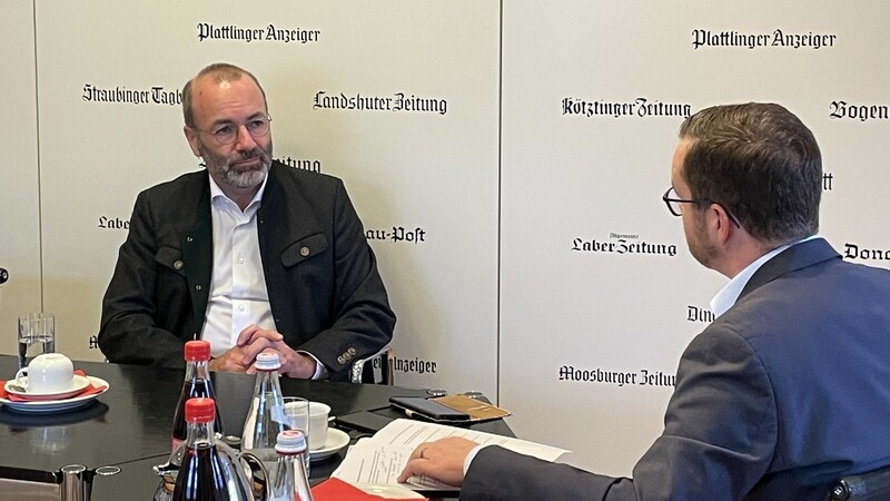 Mit den Freien Wählern habe die CSU bisher "zu wenig die Auseinandersetzung gesucht", sagt Manfred Weber (l.). "Das werden wir beenden."