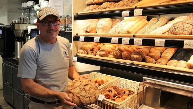 Jarno Hutterer backt sein Brot mittlerweile in Landau an der Isar.