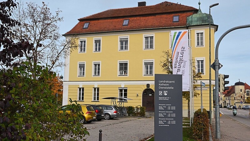 Die Außenstelle des Landratsamtes in Mainburg, Baujahr 1901, ist das älteste Gebäude im Kreisbesitz, und hat daher erwartungsgemäß den größten Sanierungsbedarf.