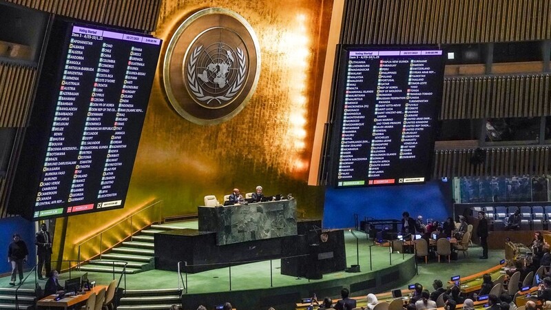 Die UN-Vollversammlung hat eine Resolution zur Verbesserung der humanitären Situation und für eine sofortige Waffenruhe im Gazastreifen verabschiedet. Deutschland hat sich enthalten.
