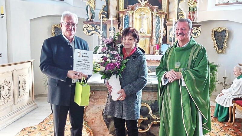 Pfarrer Albert Vogl dankte Michael und Uschi Fellner für ihren jahrzehntelangen Einsatz.