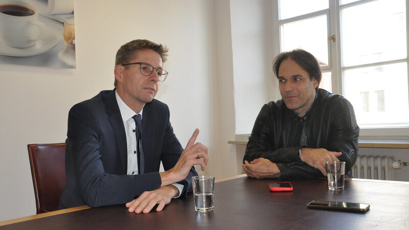Thomas Küffner (links) und Christian Boniberger beim Interview im Verlagshaus der "Landshuter Zeitung".  Foto: Claudia Hagn