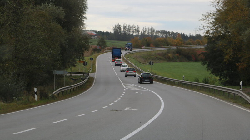 Die Überholmöglichkeiten zwischen Geisenhausen und Vilsbiburg sind rar. Täglich riskieren dort Fahrer mit ihren Überholmanövern ihr eigenes und das Leben der entgegenkommenden Fahrzeuginsassen.