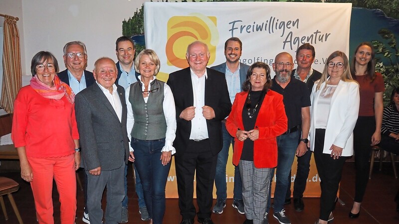 Die neu gewählte Vorstandschaft der Freiwilligen-Agentur Dingolfing-Landau.