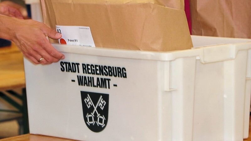 Die Wahlbeteiligung in Regensburg ist sprunghaft angestiegen. Statt 40 Prozent im Jahr 2014 sind am Sonntag 60 Prozent wählen gegangen. Viele Wähler haben per Briefwahl abgestimmt.