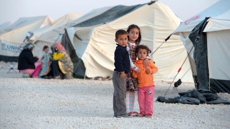 Flüchtlingskinder in einem Zeltlager nahe der jordanischen Stadt Mafrag. Das Land fühlt sich d an der Grenze seiner Aufnahmefähigkeit.von Flüchtlingen.