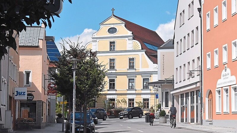 Der barocke Zehentstadel des Herzogs (Bildmitte) beherbergt heute ein Restaurant.