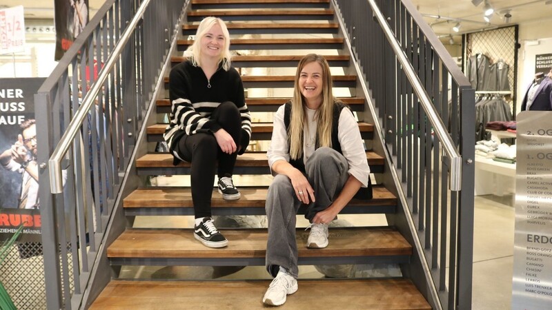 "Wir haben schon immer vom eigenen Laden geträumt", erzählen Jennifer Rebkowetz (links) und Marianne Kopp (rechts). Ihren Hej-Pop-Up-Store öffnen sie dieses Jahr bereits zum sechsten Mal.