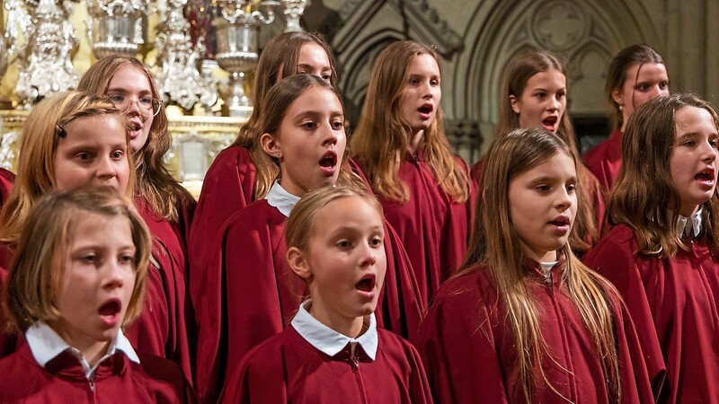 Die Sängerinnen des Mädchenchors des Regensburger Domspatzen beim Einführungstag im Dom.