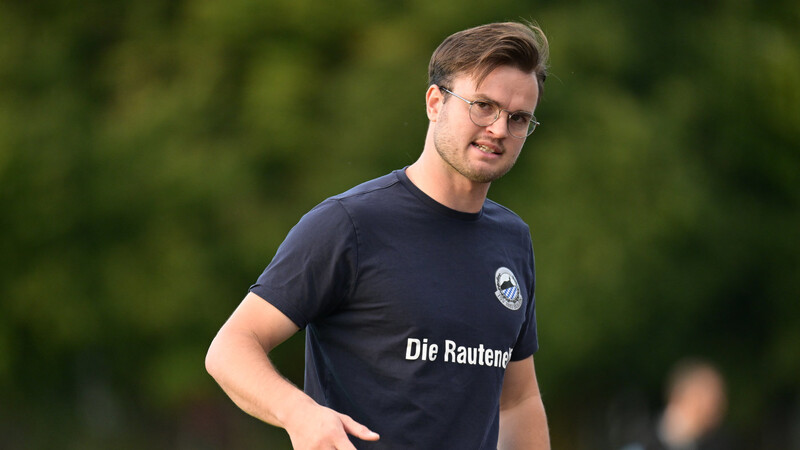 "Nicht leicht gefallen" ist Bastian Lerch nach seinen eigenen Worten der Rücktritt als Trainer des TSV Bogen. Allerdings benötige die Mannschaft seiner Meinung nach einen neuen Impuls. Das Präsidium des Mitte-Landesligisten wurde von dem Schritt offenbar überrascht.
