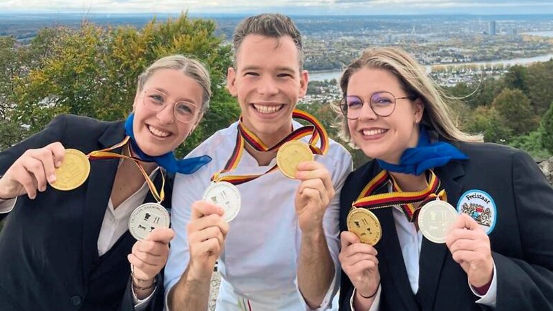 Pia Hopfensberger, Tobias Pecher und Lisa-Marie Harrer (von links) sind deutschlandweit die besten Nachwuchskräfte in ihrem Fach.