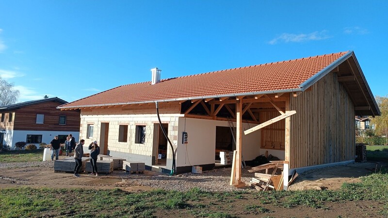 Der Rohbau steht: Bald wird das fertige Dorfgemeinschaftshaus in Viechtafell ein Treffpunkt für Jung und Alt sein
