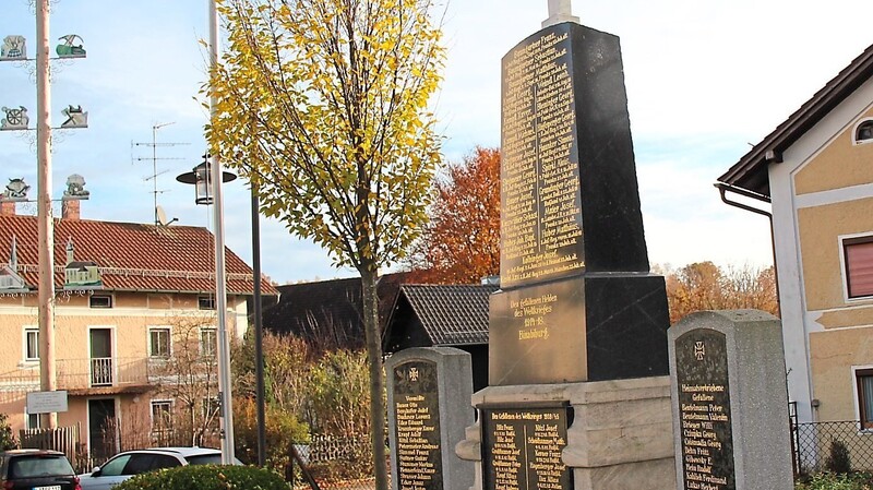 Das Kriegerdenkmal in Binabiburg erinnert an die gefallenen Soldaten im zweiten Weltkrieg.